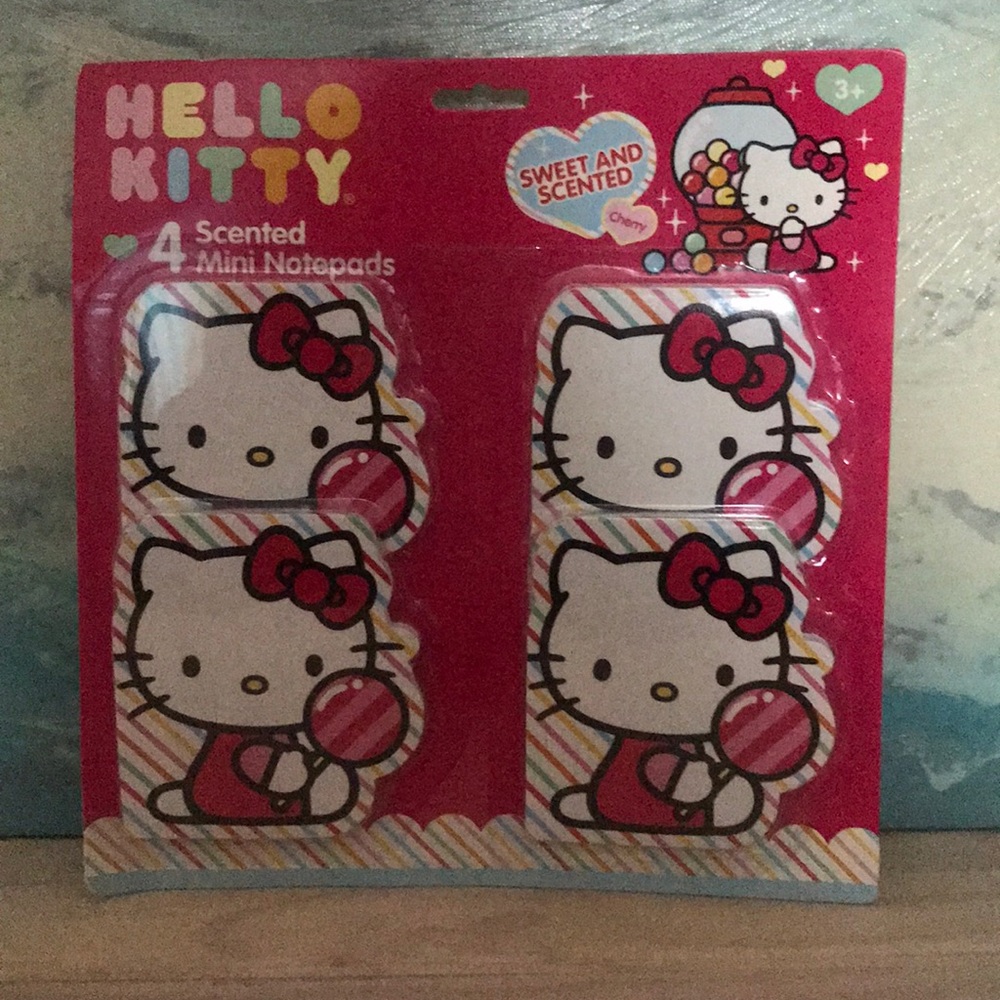 HELLO KITTY 4 pack mini scented notepads NWT